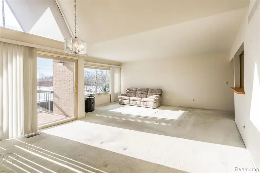 1997 Klingensmith Road #55, Bloomfield Hills, MI 48302 - Image #3