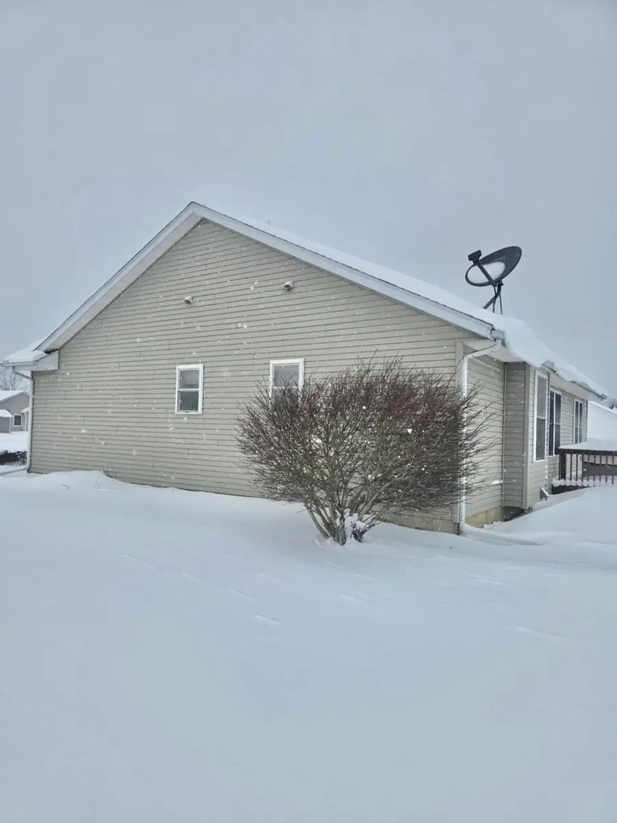 53427 Ridgeview Circle, Paw Paw, MI 49079 - Image #2