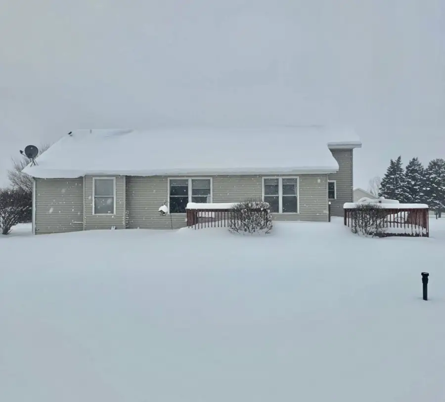 53427 Ridgeview Circle, Paw Paw, MI 49079 - Image #3