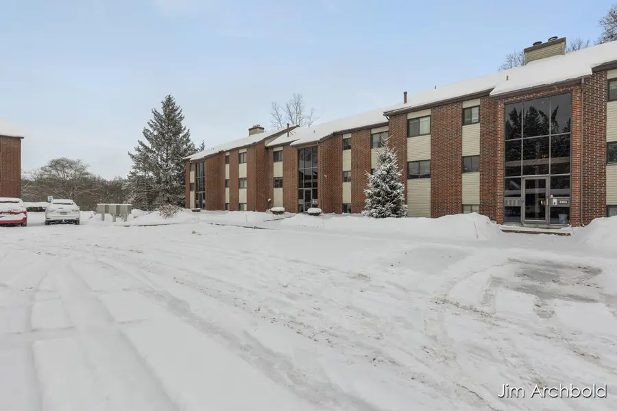 3368 Devonwood Hills Drive Ne #B, Grand Rapids, MI 49525 - Image #3