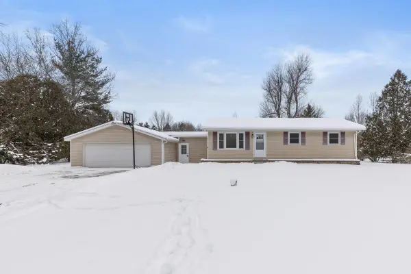 12699 NE Macclain Street Ne, Gowen, MI 49326