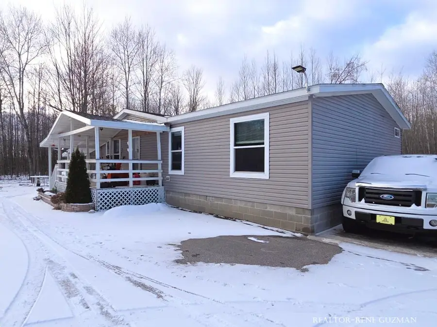2815 E Monroe Street, White Cloud, MI 49349 - Image #2