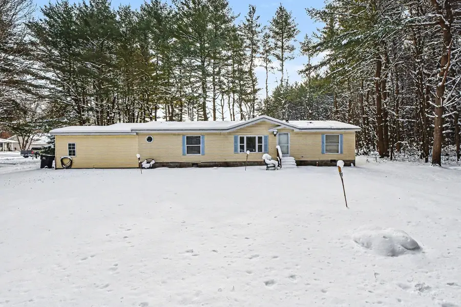 710 Edgecreek Drive, Wayland, MI 49348 - Image #2