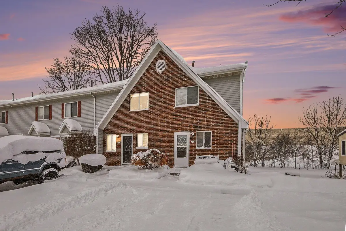 82 Carriage Lane Sw, Grand Rapids, MI 49548 - Image #1