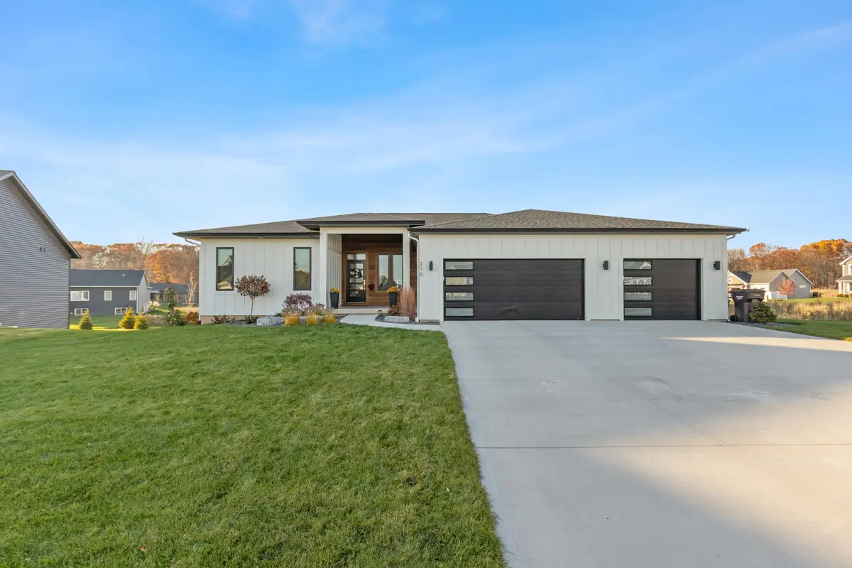 215 Gehl Avenue Sw, Walker, MI 49534 - Image #1