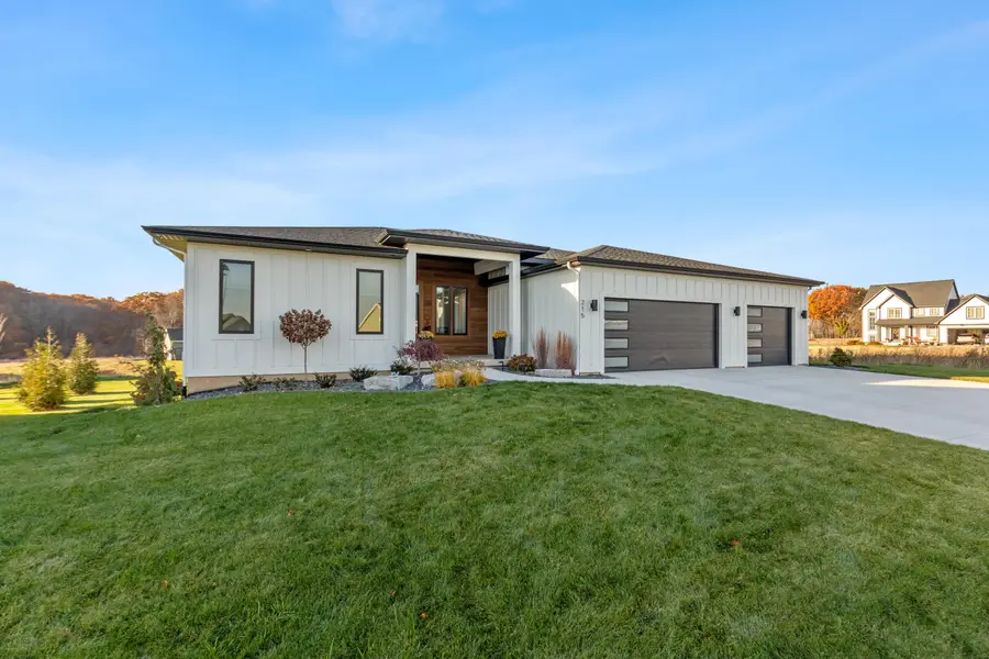 215 Gehl Avenue Sw, Walker, MI 49534 - Image #2