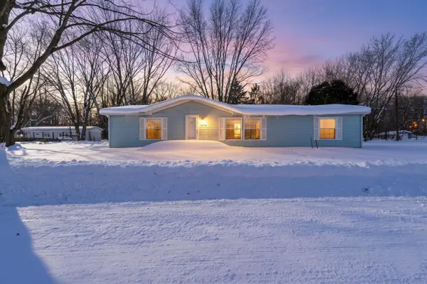 54598 Park Lane, Eau Claire, MI 49111