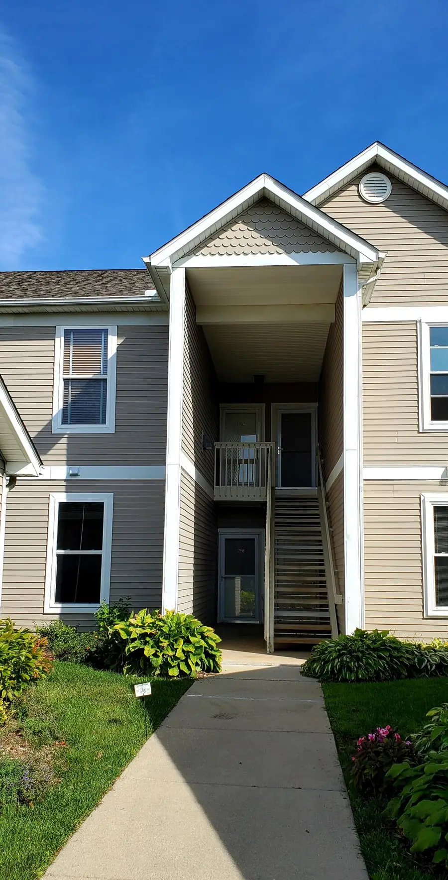 1354 Fox Pointe Circle, Ann Arbor, MI 48108 - Image #3