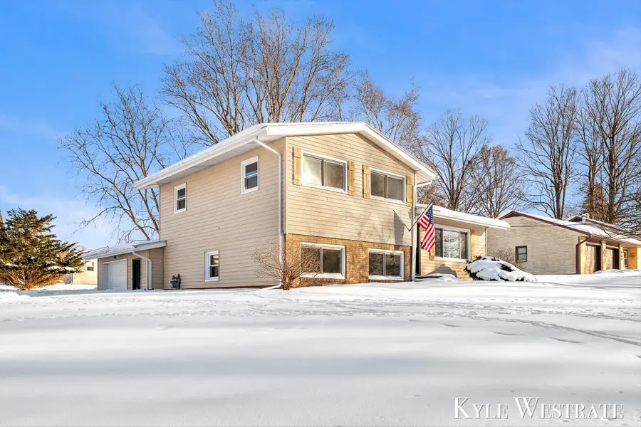 918 S Broas Street, Belding, MI 48809 - Image #2