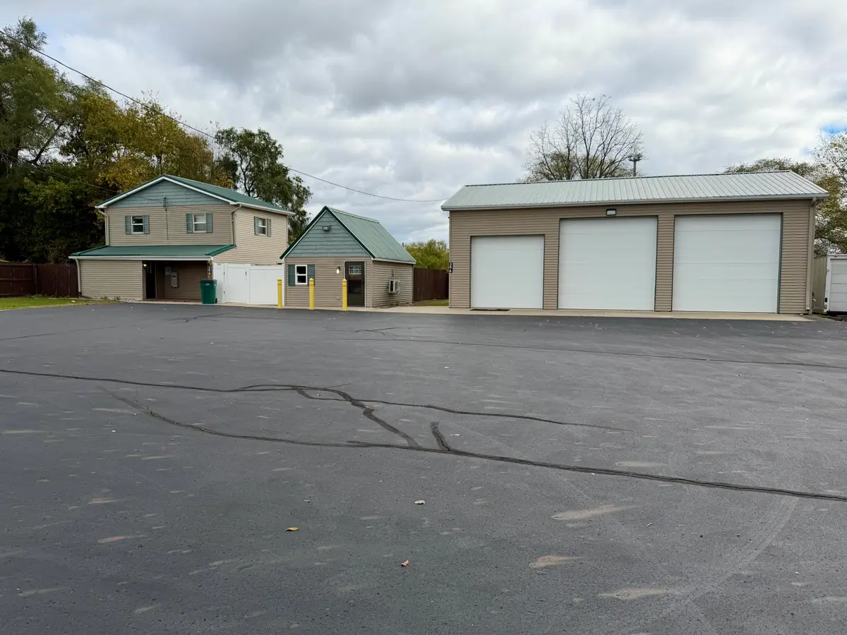 396 & 398 N 20th Street, Springfield, MI 49037 - Image #1
