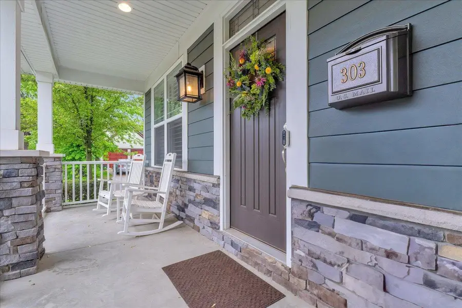 303 Terry Avenue, Rochester, MI 48307 - #2