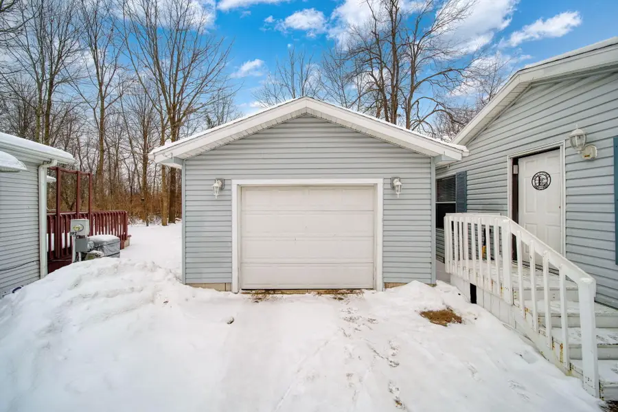 809 Missouri River Drive, Adrian, MI 49221 - Image #2