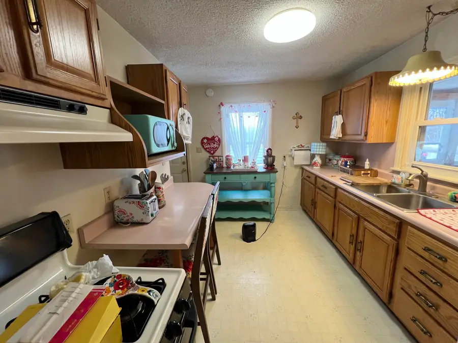 422 Paw Paw Avenue, Watervliet, MI 49098 - Image #3