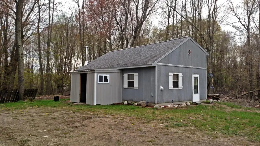 5525 N Comstock Avenue, Hesperia, MI 49421 - Image #2