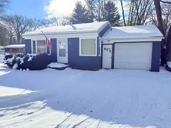 201 Beechwood Avenue, Houghton Lake, MI 48629