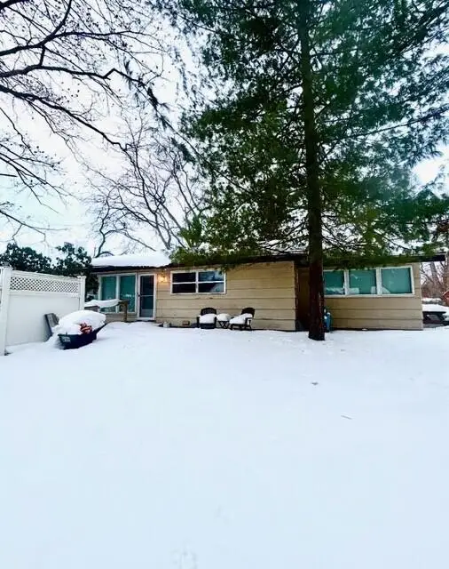 4801 Wil-o-paw Drive, Coloma, MI 49038