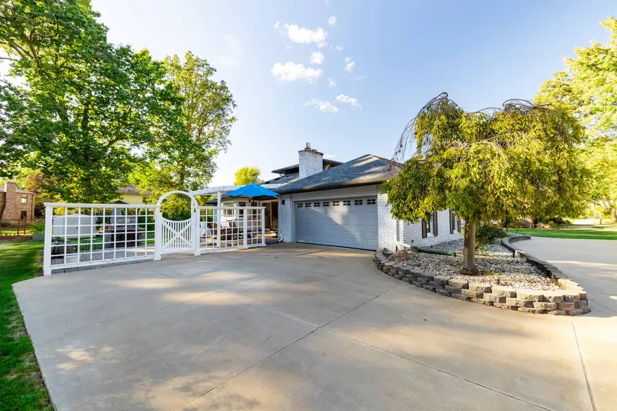 26036 Parke Lane, Grosse Ile, MI 48138 - #3