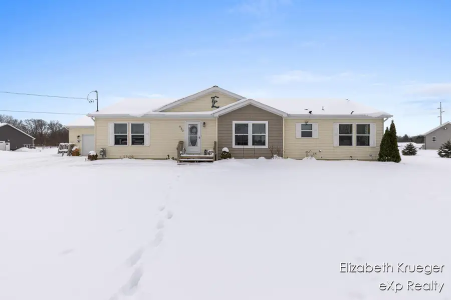 930 Solon Street Ne, Cedar Springs, MI 49319 - Image #2