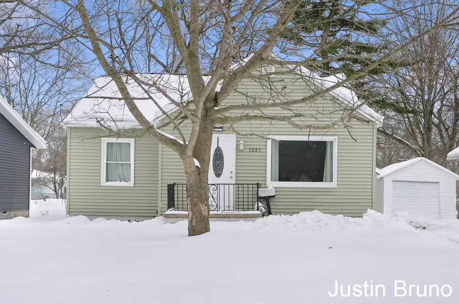 1237 James Avenue, Muskegon, MI 49442 - Image #2