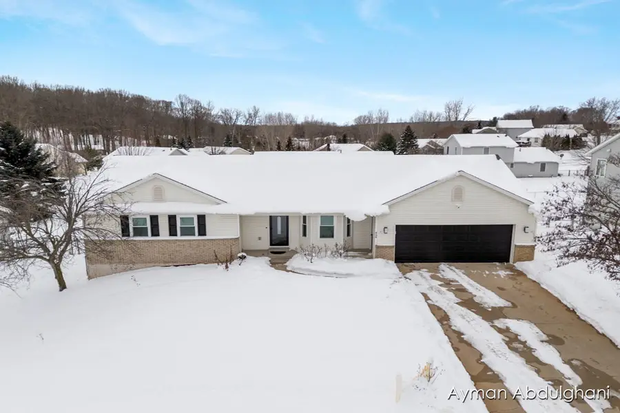 434 Greenview Drive, Caledonia, MI 49316 - Image #2