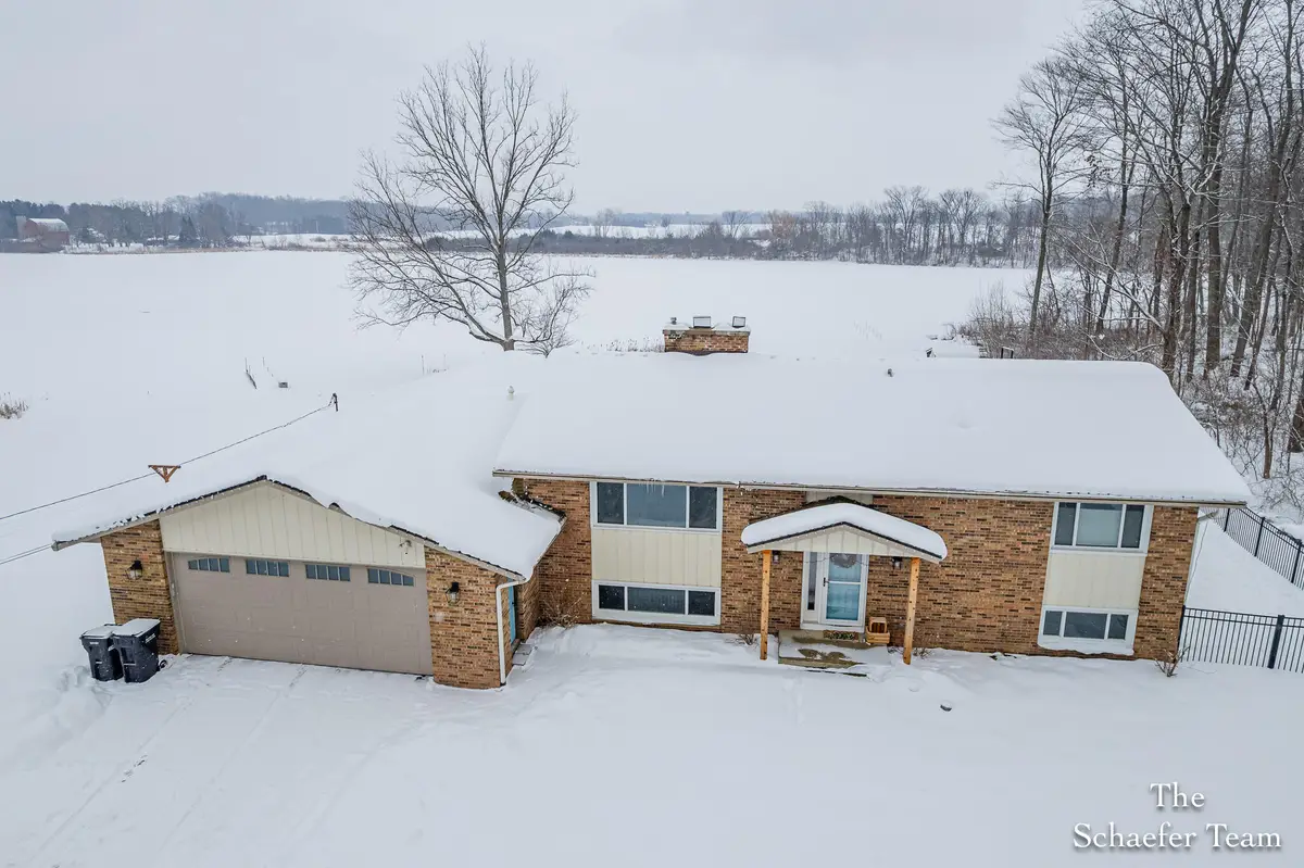 8610 Dygert Drive Se, Alto, MI 49302 - Image #1
