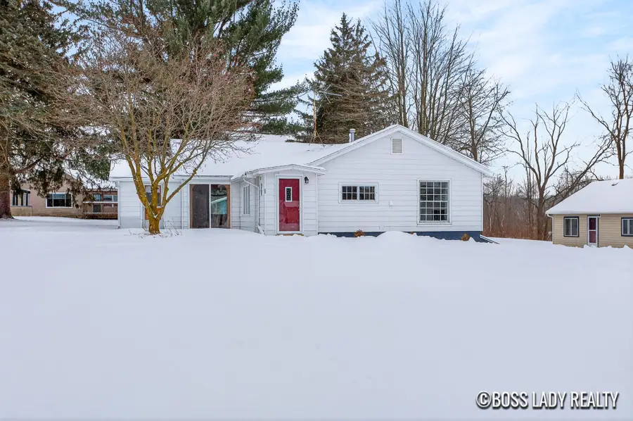 204 S Grove Street, Stanton, MI 48888 - #2