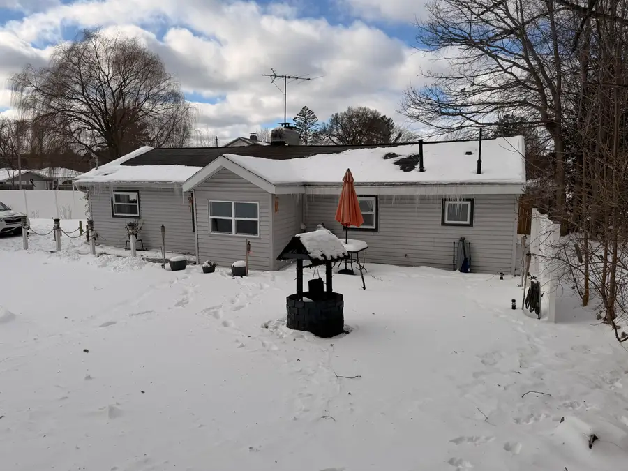 520 W Jessie Road, Sanford, MI 48657 - Image #2