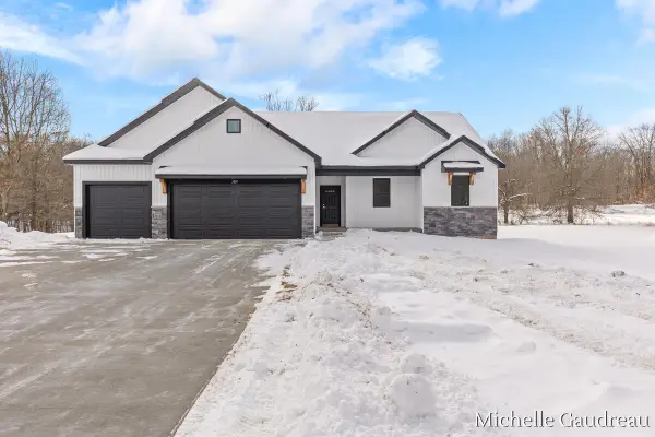 3591 Leaf Lane, Freeport, MI 49325