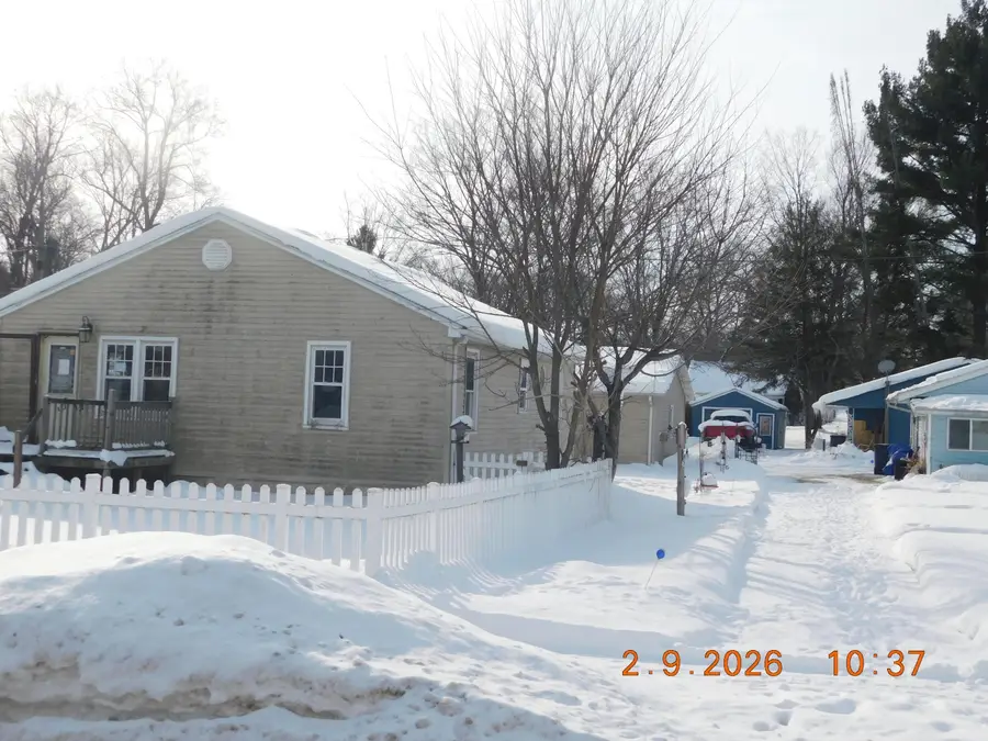 801 W Front Street, Buchanan, MI 49107 - Image #2