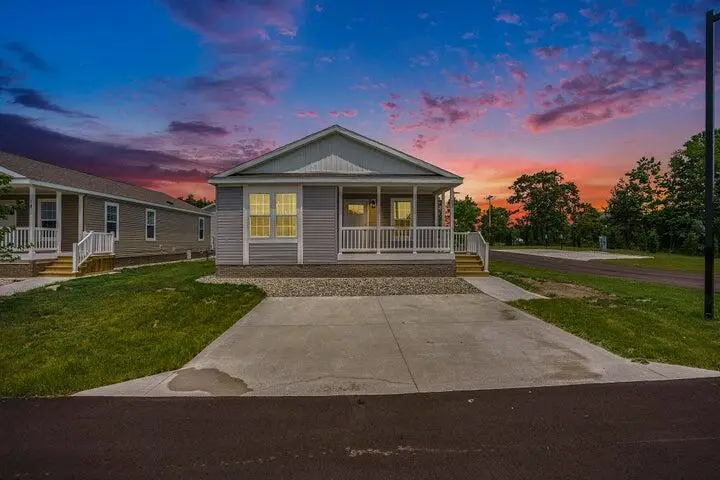 1283 E Ellis Road #13, Norton Shores, MI 49441 - Image #2