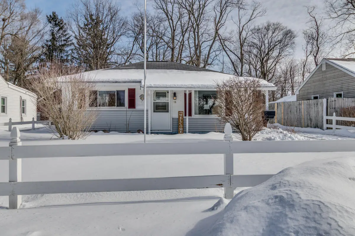 18 Woodlawn Avenue N, Battle Creek, MI 49037 - Image #1