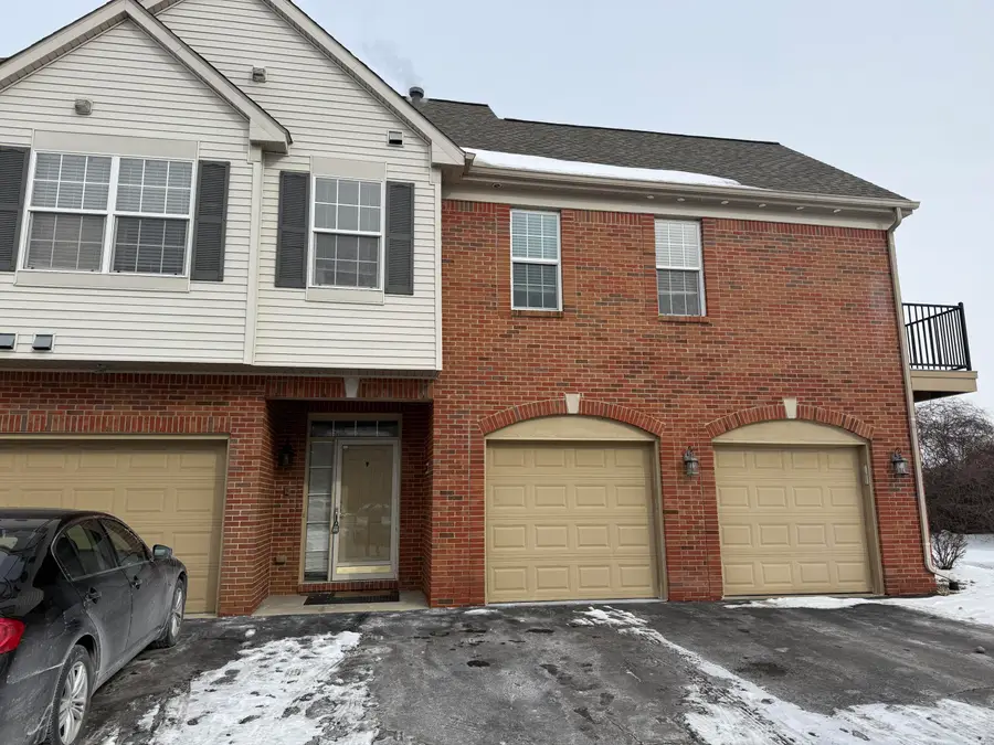 23493 Williamsburg Circle, Woodhaven, MI 48183 - Image #2