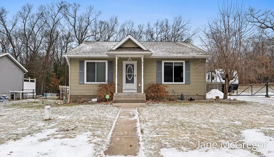 696 W Madison Road, Twin Lake, MI 49457 - Image #2