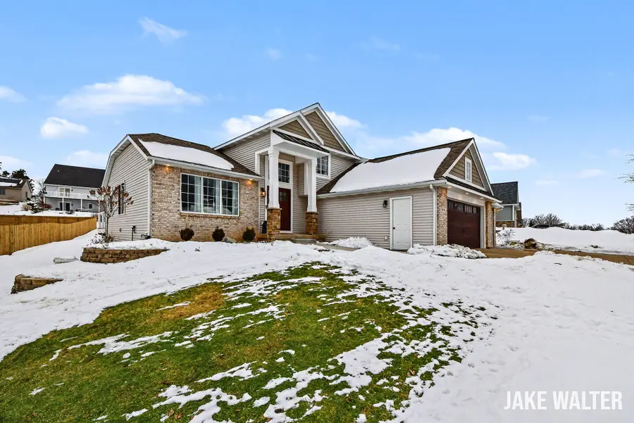 5314 S Silverstone Drive Ne, Comstock Park, MI 49321 - #2