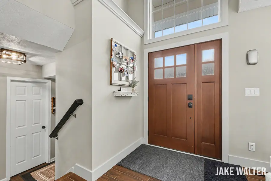 5314 S Silverstone Drive Ne, Comstock Park, MI 49321 - #3