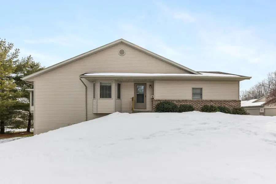 998 Country Gardens Drive Nw, Grand Rapids, MI 49534 - #2