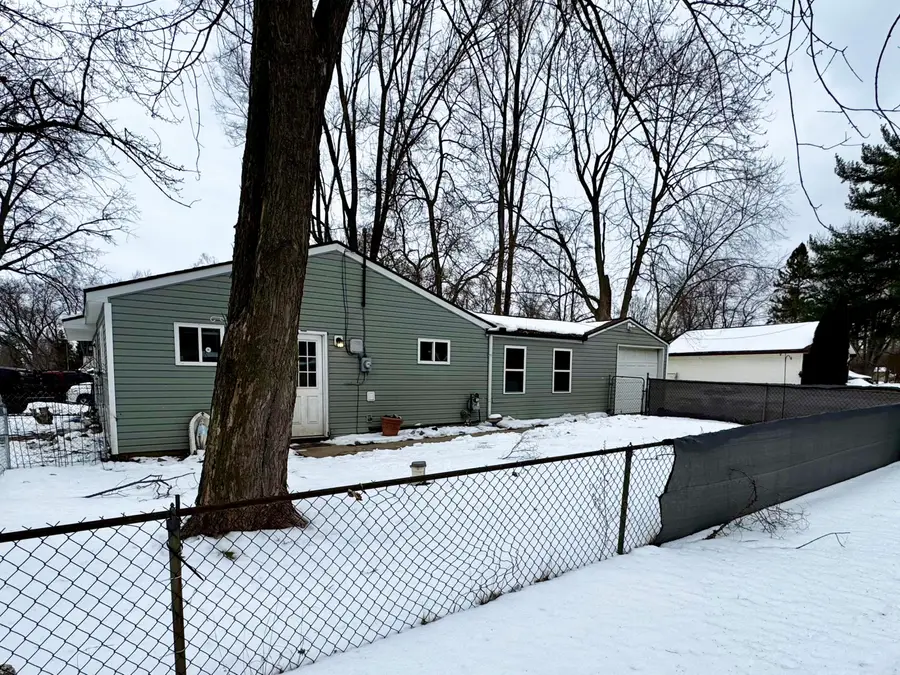 1586 Valley Drive, Highland, MI 48356 - #3