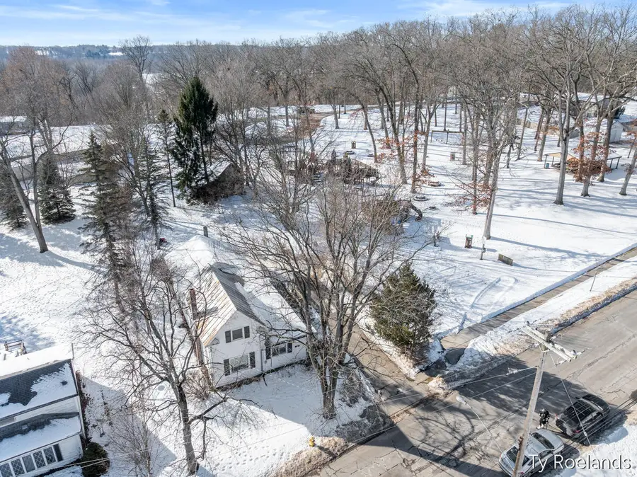 727 E Washington Street, Ionia, MI 48846 - #2