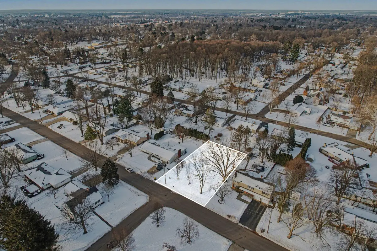 555 East Drive, Marshall, MI 49068 - #1