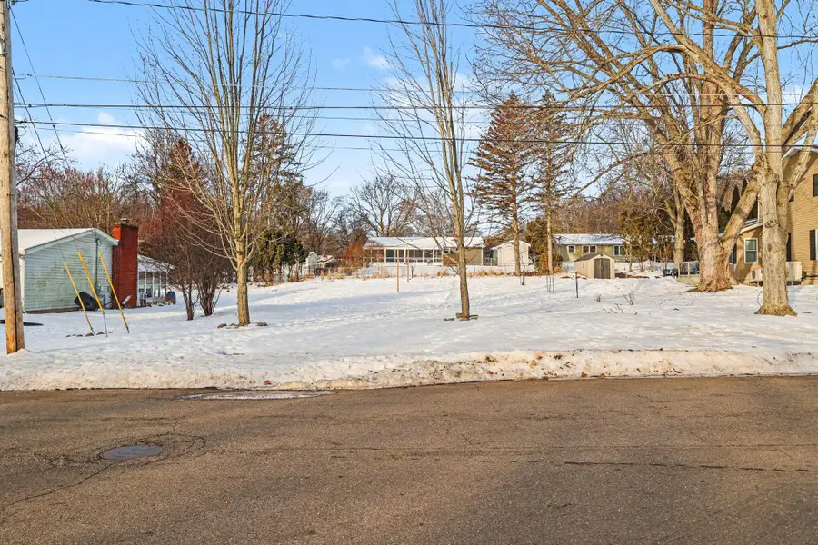 555 East Drive, Marshall, MI 49068 - #3