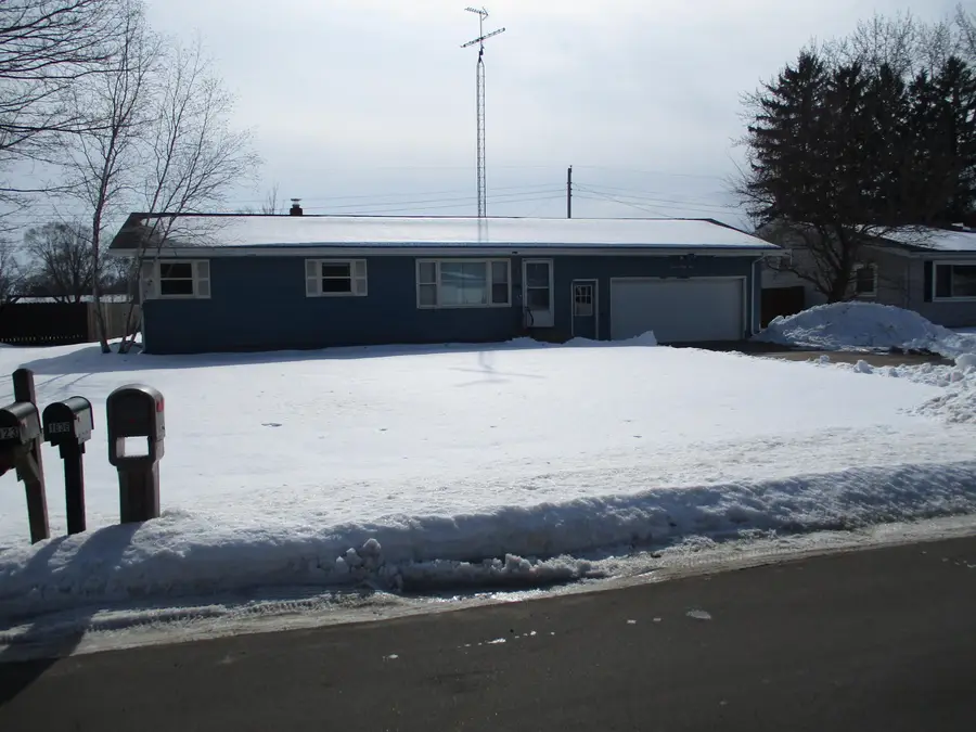 1636 S Cherry Drive, Stevensville, MI 49127 - #2