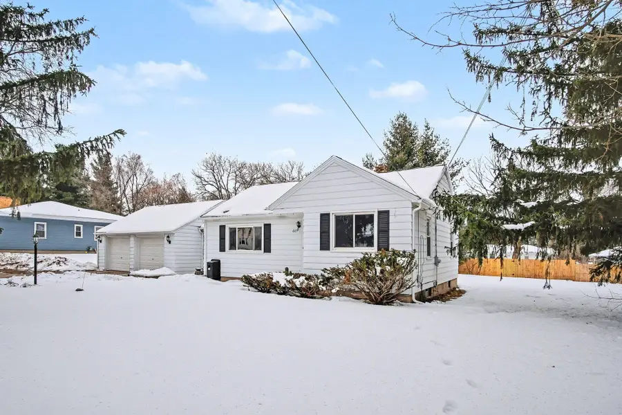 665 4 Mile Road Nw, Comstock Park, MI 49321 - #2