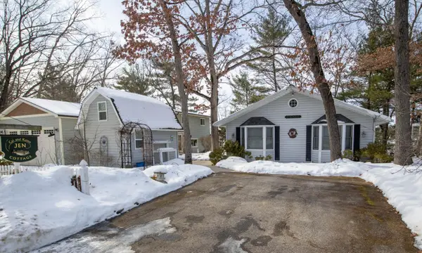 8451 S Pine Point Drive, Newaygo, MI 49337