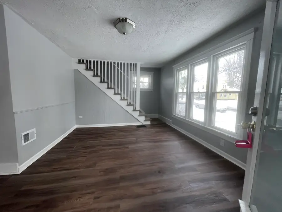 306 N Pleasant Street, Jackson, MI 49202 - #2