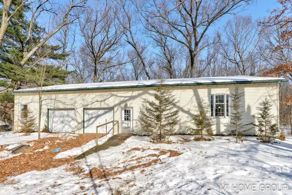 5525 Highland Avenue, Pullman, MI 49450