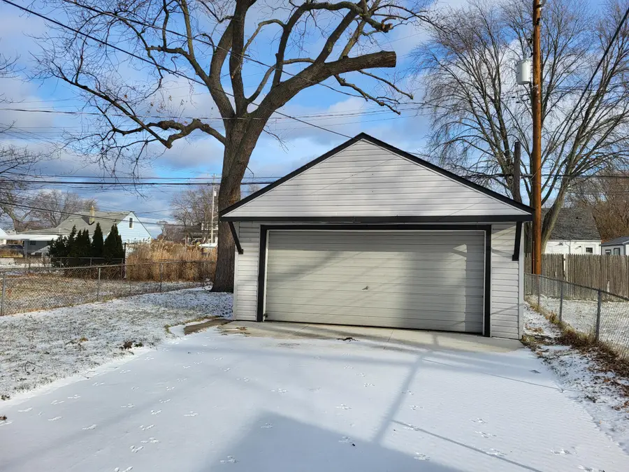 24360 Flower Avenue, Eastpointe, MI 48021 - #3