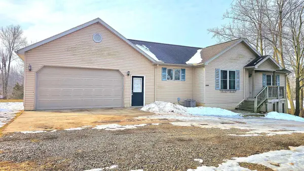 10513 Loughrea Lane, Cement City, MI 49233