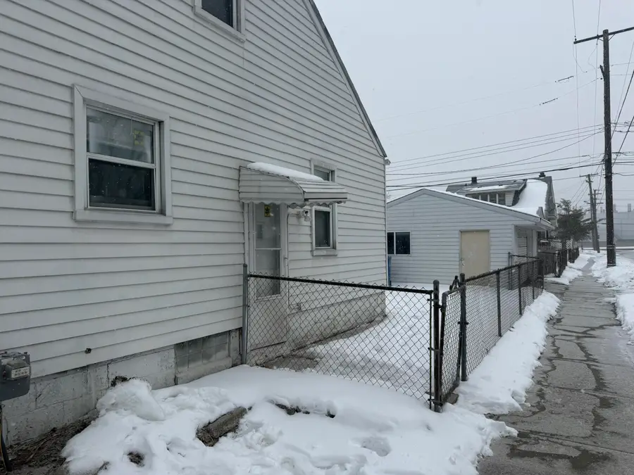 21004 Syracuse Avenue, Warren, MI 48091 - #2