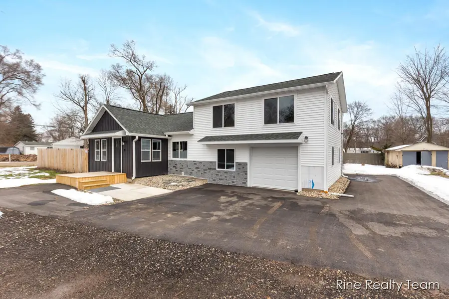 68199 Sassafras Street, Edwardsburg, MI 49112 - #3