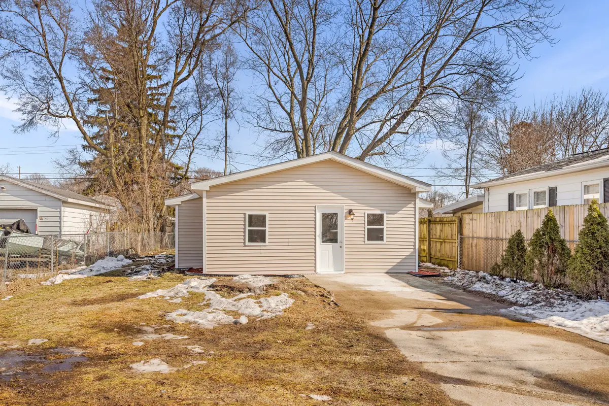 100 Wiltshire Avenue, Battle Creek, MI 49015 - #1